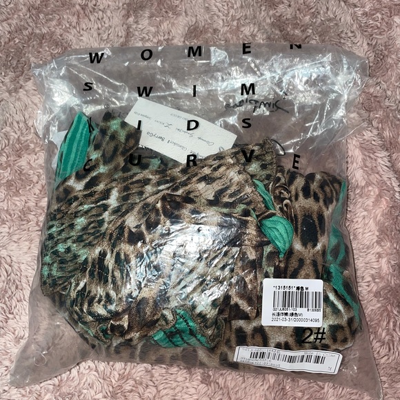 SHEIN Set (Bag Included) - Picture 9 of 9